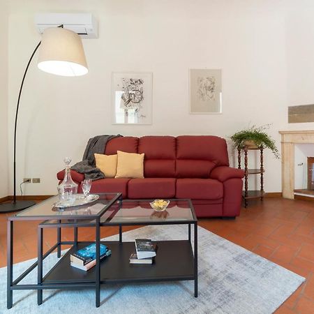 110 Sqm Apartment 6 Sleeps In Santa Croce Florenţa Exterior foto