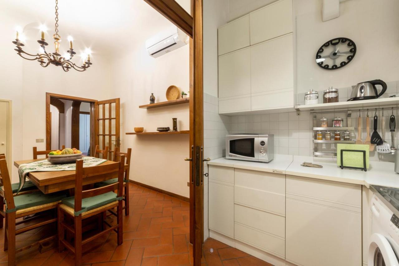 110 Sqm Apartment 6 Sleeps In Santa Croce Florenţa Exterior foto
