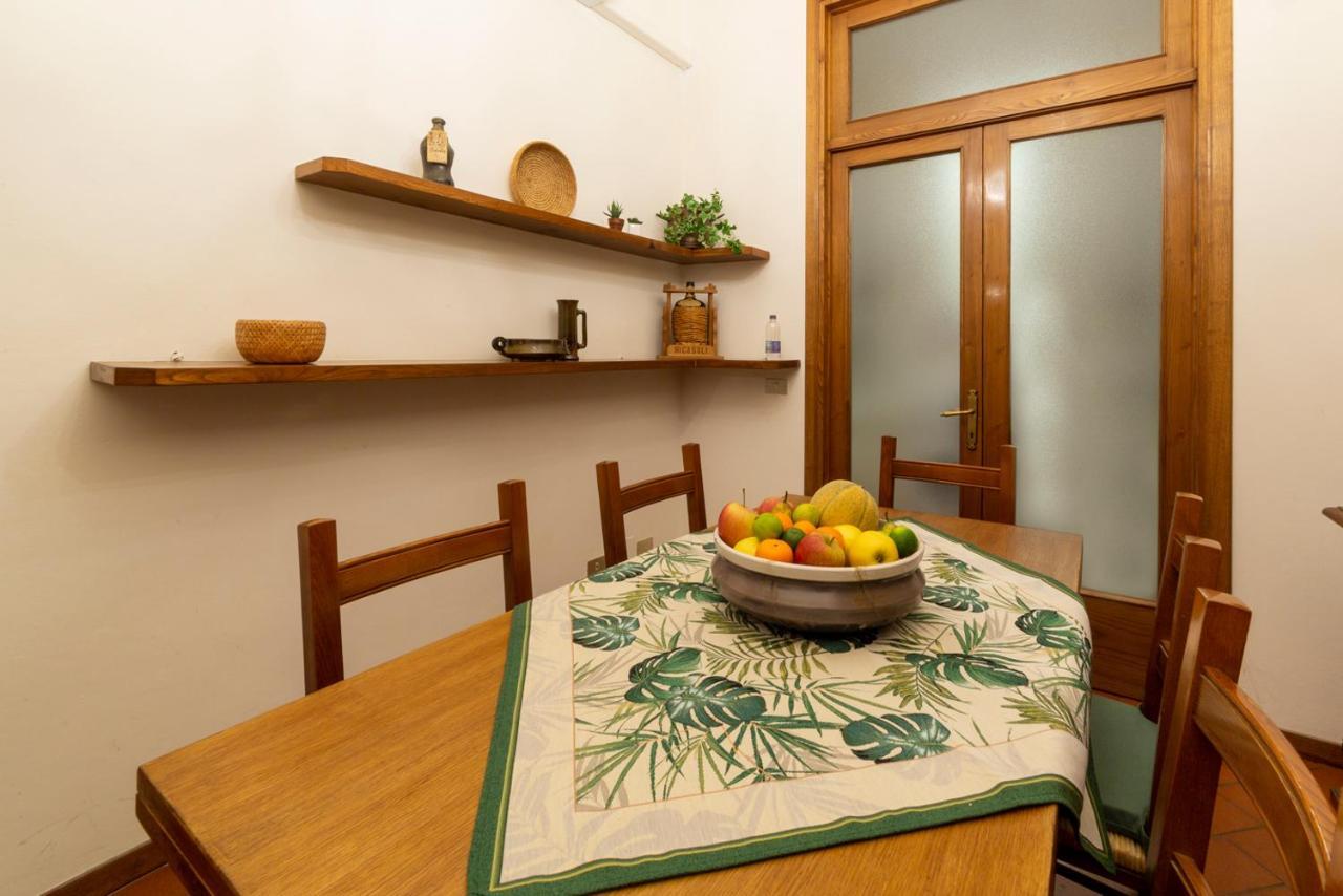 110 Sqm Apartment 6 Sleeps In Santa Croce Florenţa Exterior foto