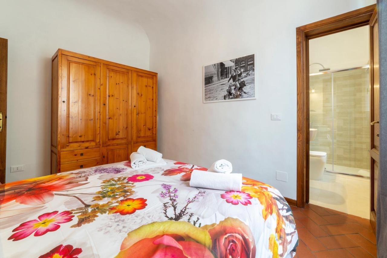 110 Sqm Apartment 6 Sleeps In Santa Croce Florenţa Exterior foto