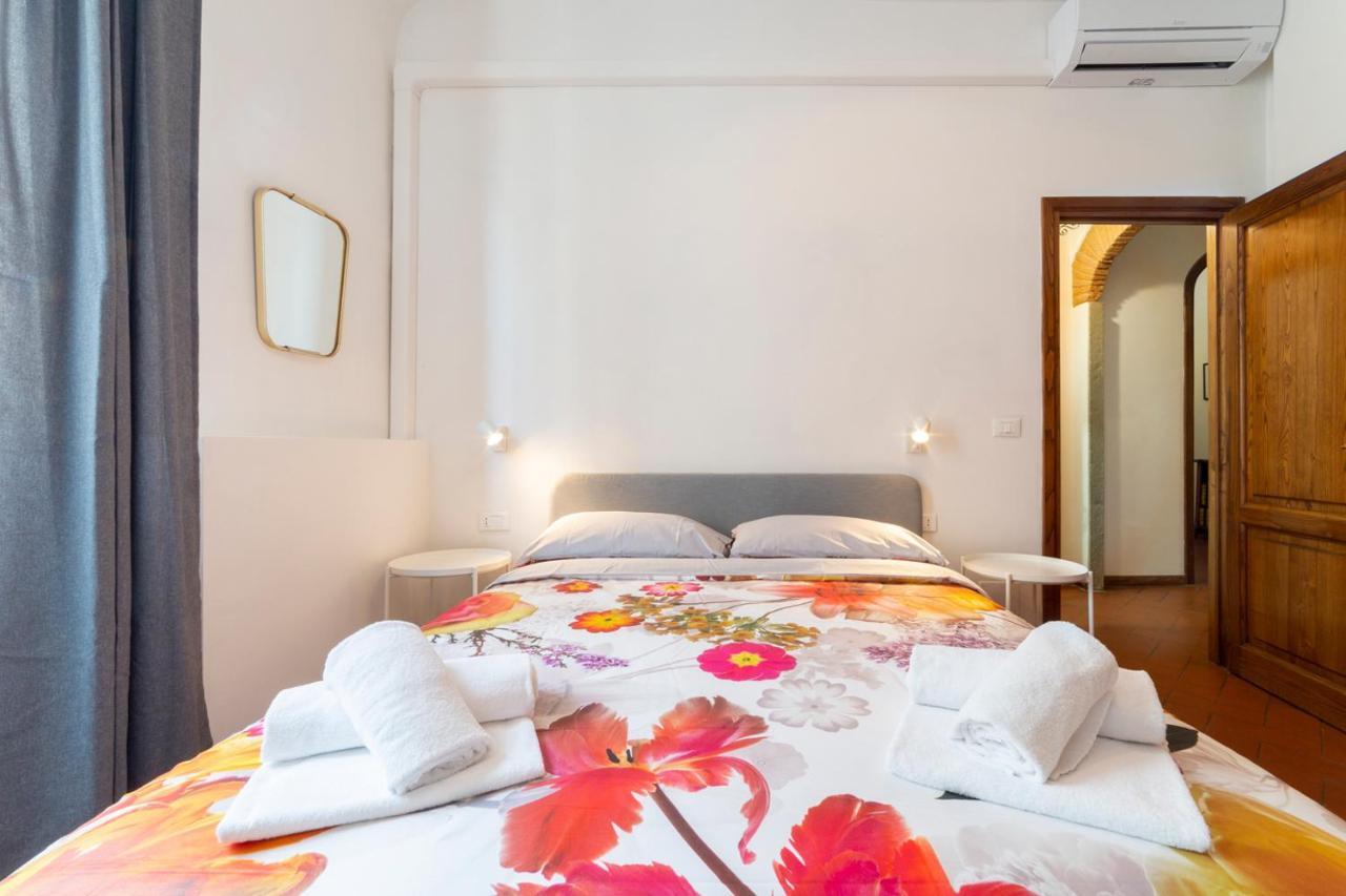 110 Sqm Apartment 6 Sleeps In Santa Croce Florenţa Exterior foto