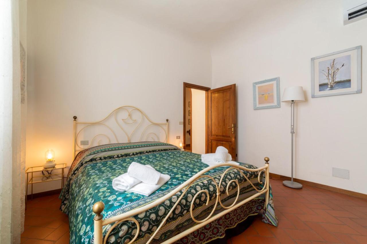 110 Sqm Apartment 6 Sleeps In Santa Croce Florenţa Exterior foto