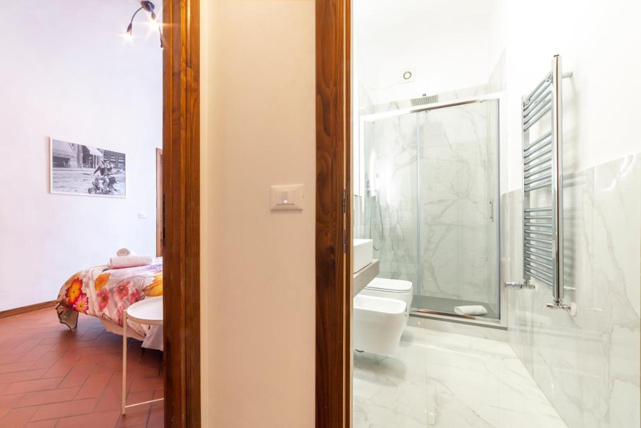 110 Sqm Apartment 6 Sleeps In Santa Croce Florenţa Exterior foto